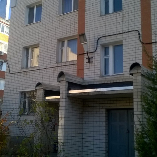 Козырьки над подъездами